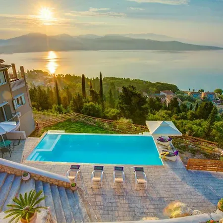 Villa Lygia Sleeps 6 Pool Air Con Wifi